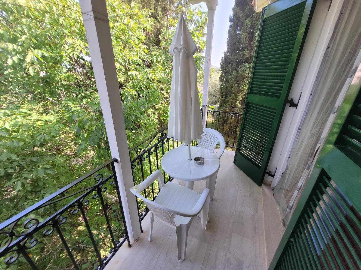 Villa Petros นีดรี ภายนอก รูปภาพ