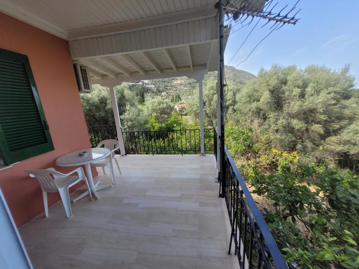 Villa Petros นีดรี ภายนอก รูปภาพ